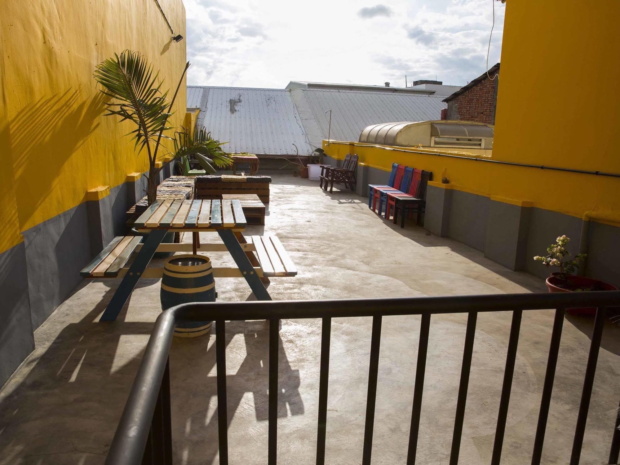 Rainbow Wave Surfing Hostel Хенгчун Экстерьер фото