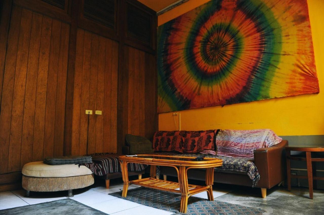 Rainbow Wave Surfing Hostel Хенгчун Экстерьер фото